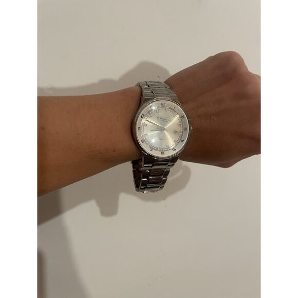 Kenneth Cole New York 50M‎ Dial Silver Tone Quartz Watch St Steel NEEDS BATTERY
